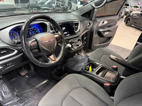 Used 2018 Chrysler Pacifica Touring Plus w/ S Appearance Package FWD image 31
