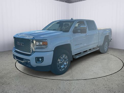 Used 2017 GMC Sierra 2500 Denali w/ Suspension Package, Off-Road image 6