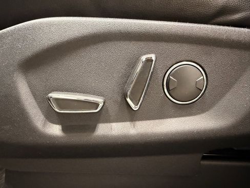 Used 2017 Ford Explorer XLT w/ Equipment Group 202A image 25