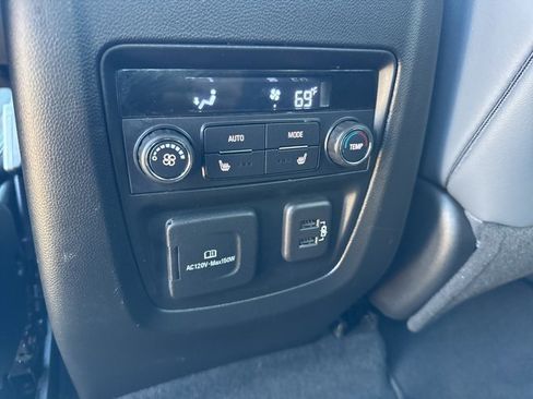 Used 2024 Buick Enclave Premium image 24