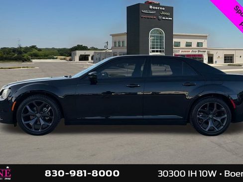 Used 2023 Chrysler 300 Touring w/ Sport Appearance Package RWD image 6