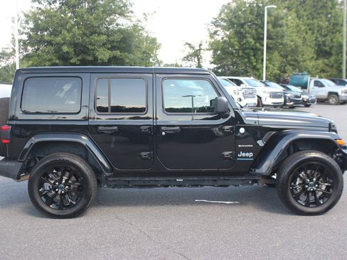Used 2024 Jeep Wrangler Unlimited Sahara AWD/4WD image 8