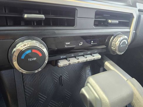 Used 2025 Toyota Tacoma SR5 AWD/4WD image 38