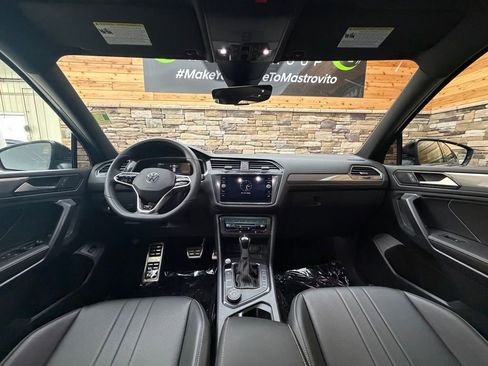 Used 2022 Volkswagen Tiguan SE R-Line AWD/4WD image 16