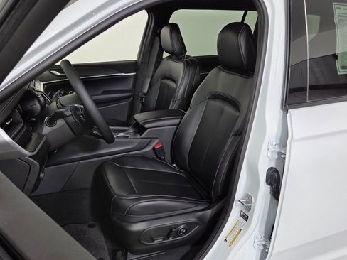 New 2025 Jeep Grand Cherokee L Limited image 15