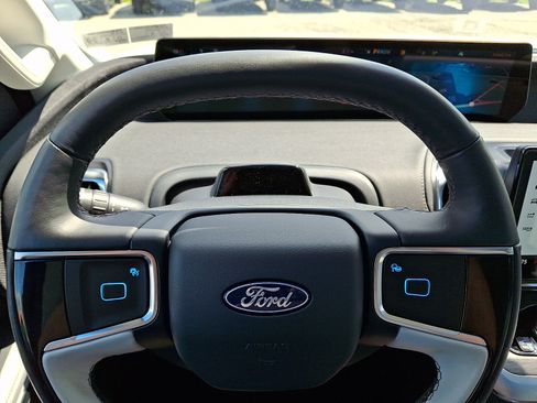 Certified 2025 Ford Expedition Platinum w/ Driver's Package AWD/4WD image 23