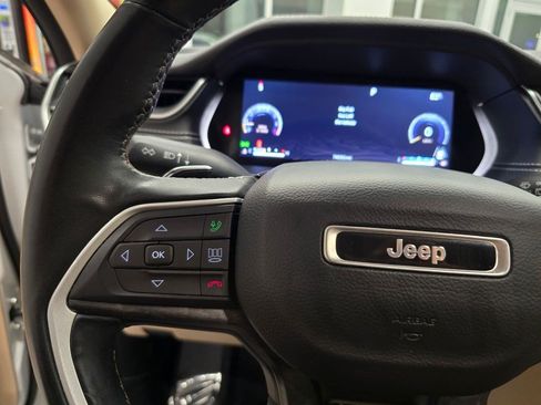 Certified 2022 Jeep Grand Cherokee Limited AWD/4WD image 18