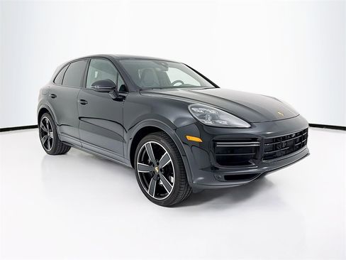 Used 2023 Porsche Cayenne Turbo image 7