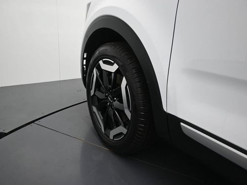 Certified 2024 Kia Telluride S w/ S Sunroof Package AWD/4WD image 11