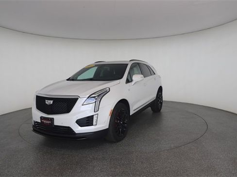 Used 2022 Cadillac XT5 Sportv image 2
