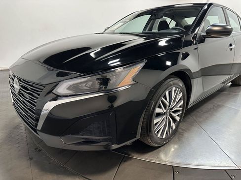 Used 2025 Nissan Altima 2.5 SV FWD image 7