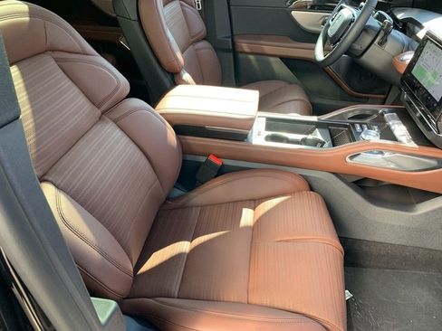 New 2026 Lincoln Nautilus Reserve AWD/4WD image 11