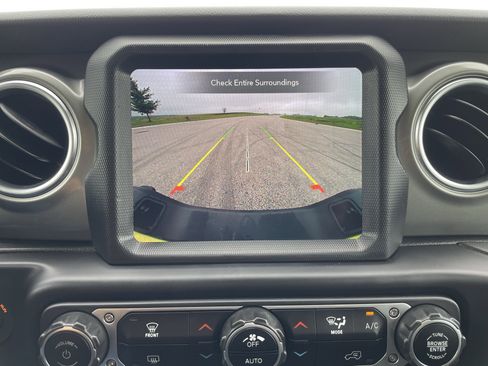 Used 2023 Jeep Gladiator Overland image 7