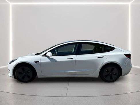 Used 2023 Tesla Model 3 Standard Range image 2