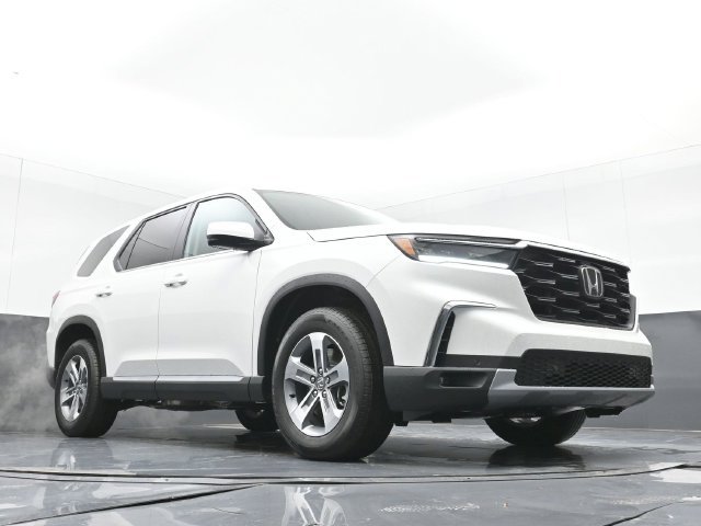 Used 2025 Honda Pilot EX-L image 35