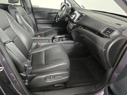 Used 2019 Honda Pilot Touring image 11