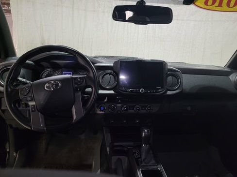 Used 2016 Toyota Tacoma TRD Sport w/ Towing Package image 4