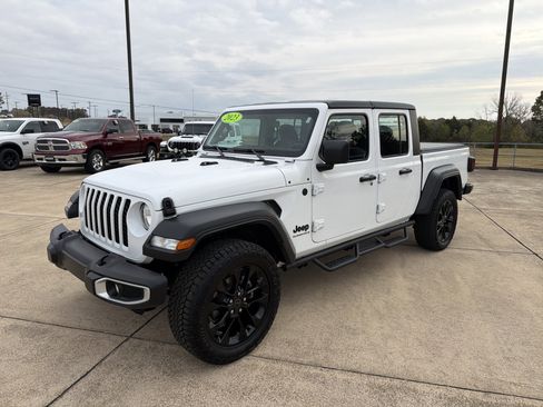 Used 2023 Jeep Gladiator Sport image 2