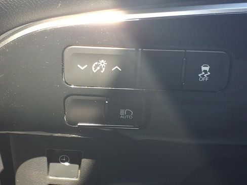 Used 2019 Toyota Prius Prime Premium image 24