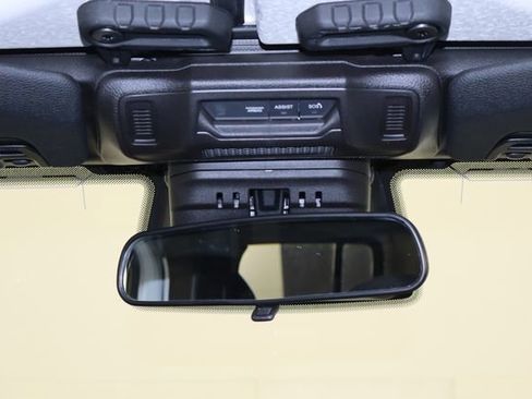 Used 2025 Jeep Wrangler Unlimited Sahara AWD/4WD image 14