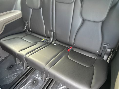 New 2026 Kia Carnival LXS image 15