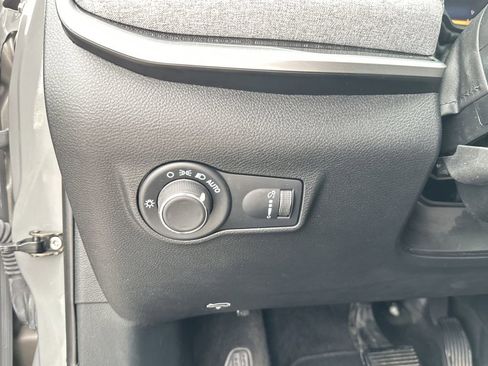 Used 2023 Jeep Compass Sport AWD/4WD image 17