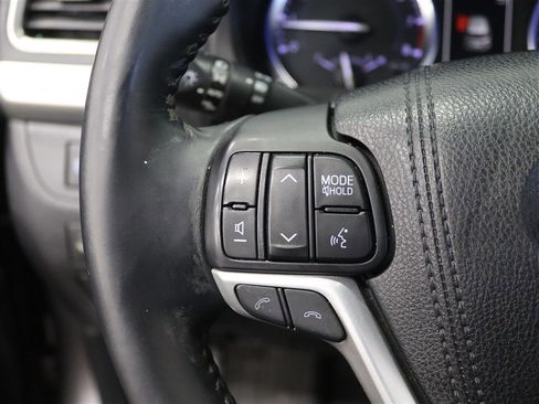 Used 2018 Toyota Highlander XLE image 30