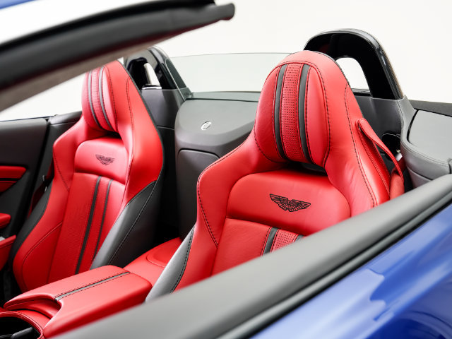 Used 2022 Aston Martin V8 Vantage Roadster RWD image 11