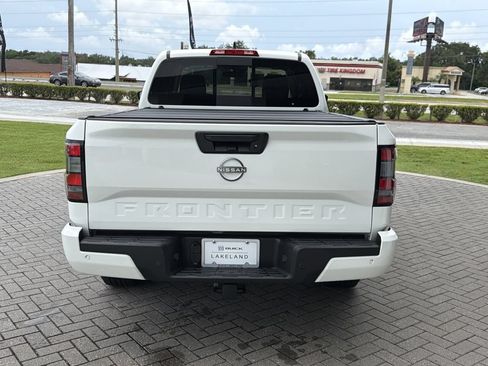 Used 2025 Nissan Frontier SV RWD image 5