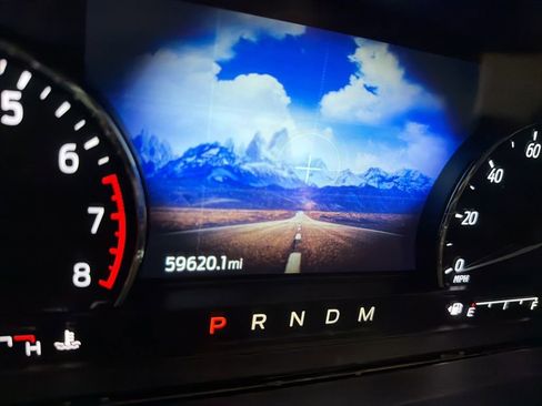 Used 2021 Ford Explorer XLT w/ Equipment Group 202A image 5