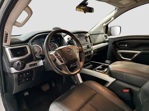Used 2019 Nissan Titan PRO-4X AWD/4WD image 9