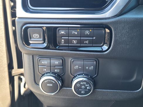Used 2025 GMC Yukon Denali AWD/4WD image 25