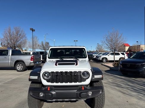 Used 2024 Jeep Gladiator Mojave w/ Safety Group image 3