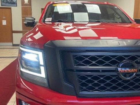 Used 2021 Nissan Titan PRO-4X w/ Pro-4x Convenience Package image 27