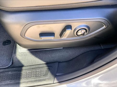 New 2025 Jeep Grand Cherokee Altitude AWD/4WD image 16