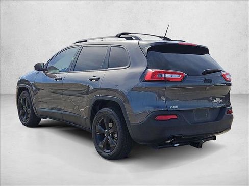 Used 2018 Jeep Cherokee Latitude w/ Altitude Package image 8