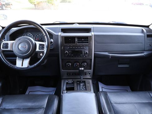 Used 2011 Jeep Liberty Limited AWD/4WD image 24