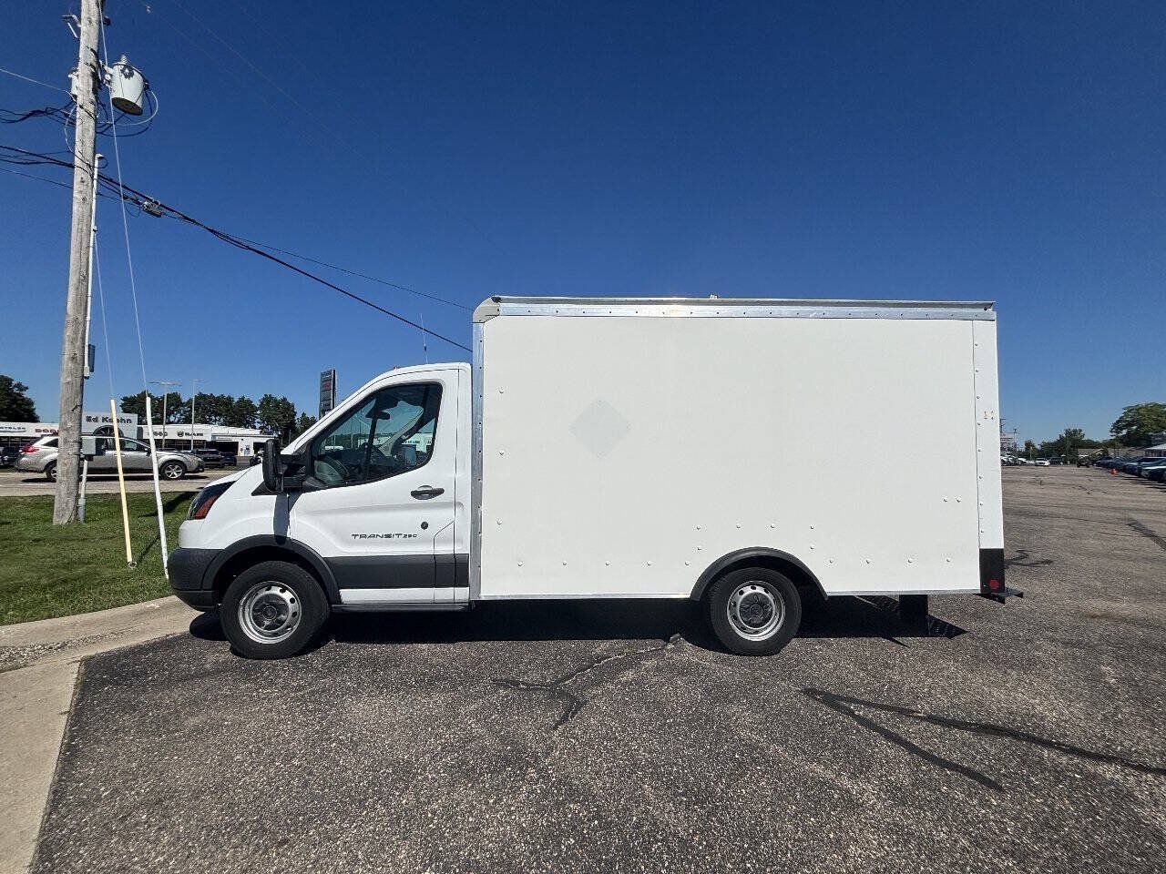 Used 2018 Ford Transit 250 138 RWD image 1