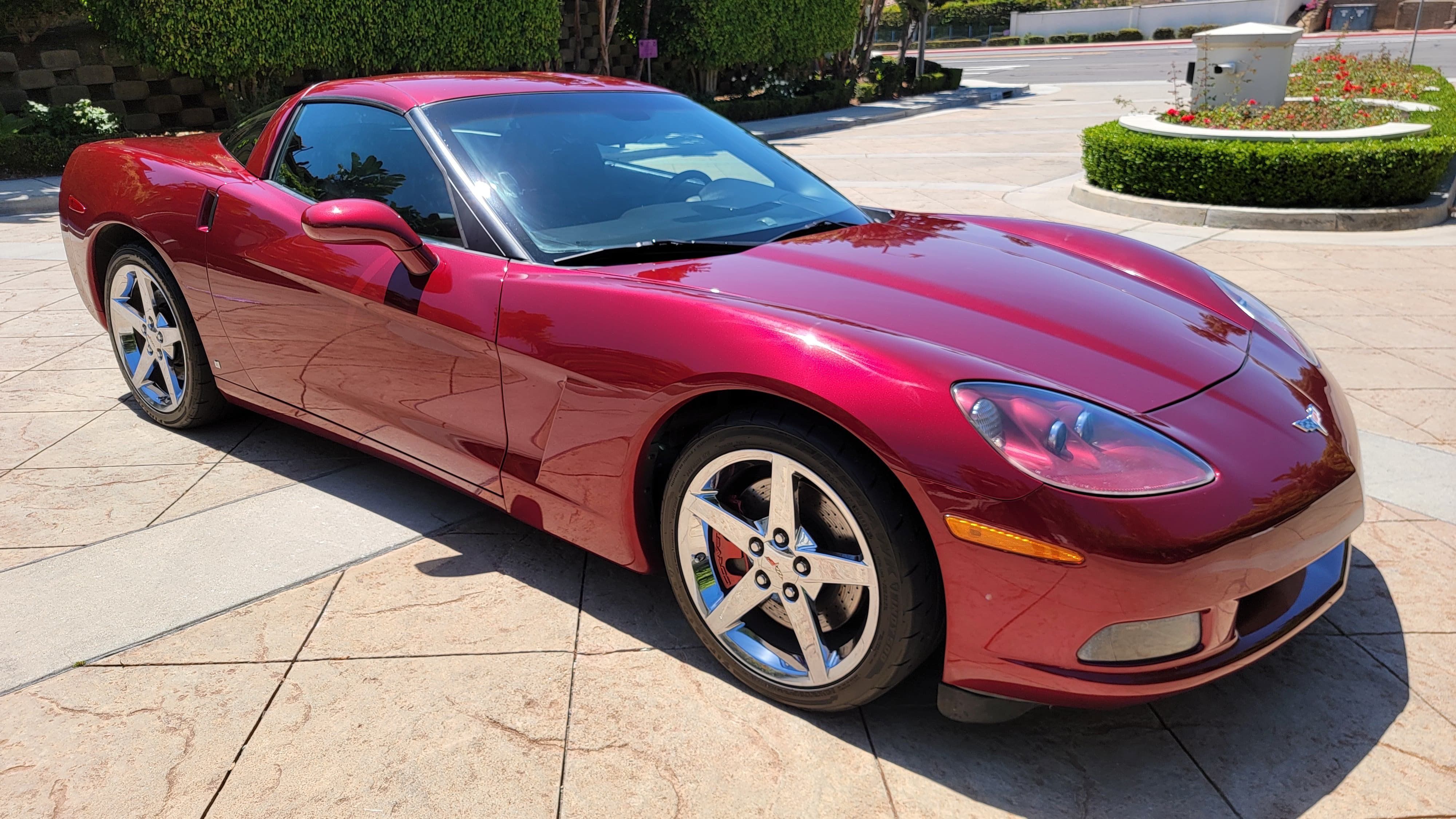 Used 2007 Chevrolet Corvette Coupe w/ Performance Package RWD image 23