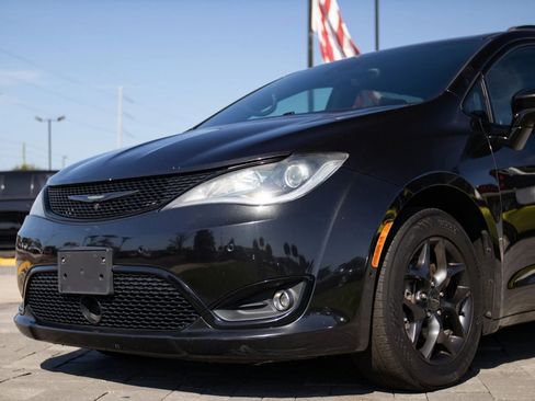 Used 2019 Chrysler Pacifica Touring-L w/ Advanced Safetytec Group FWD image 6