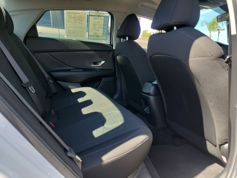 Certified 2025 Hyundai Elantra SE image 23