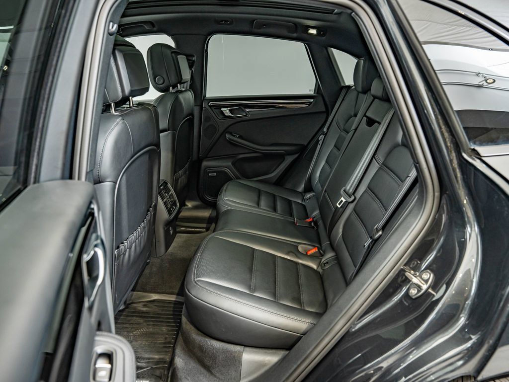 Certified 2026 Porsche Macan AWD/4WD image 40