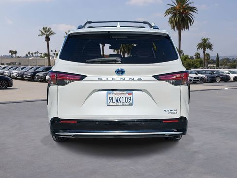 Used 2024 Toyota Sienna Platinum image 6