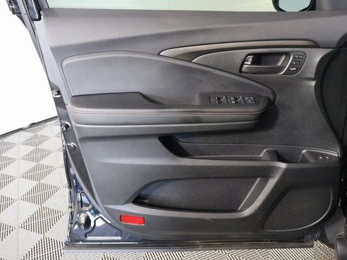 Used 2025 Honda Passport TrailSport image 12