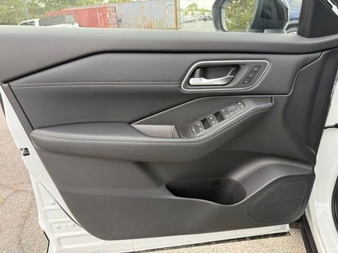 New 2026 Nissan Rogue Platinum w/ Platinum Premium Package image 10