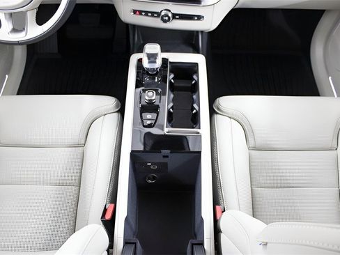 New 2026 Volvo XC90 B6 Ultra image 25