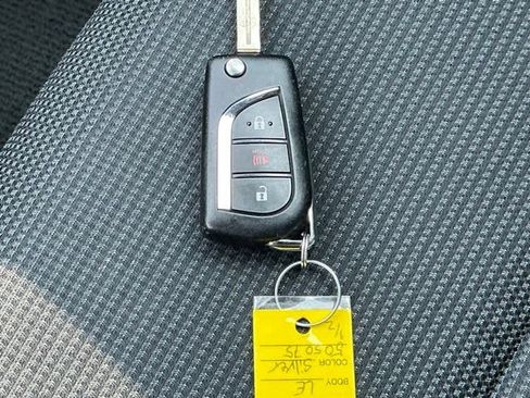 Used 2025 Toyota RAV4 LE AWD/4WD image 32
