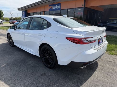 Used 2025 Toyota Camry SE AWD/4WD image 3