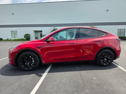 Used 2022 Tesla Model Y Long Range AWD/4WD image 14