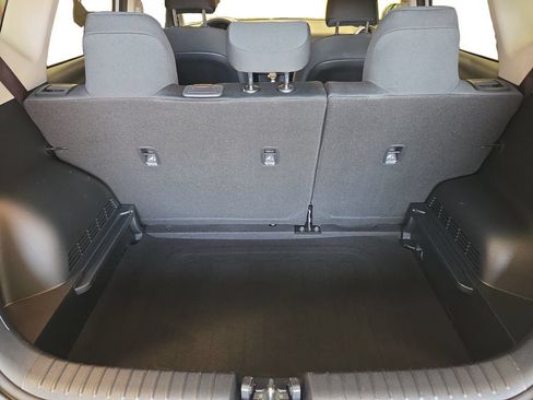Used 2025 Kia Soul LX w/ LX Technology Package FWD image 24